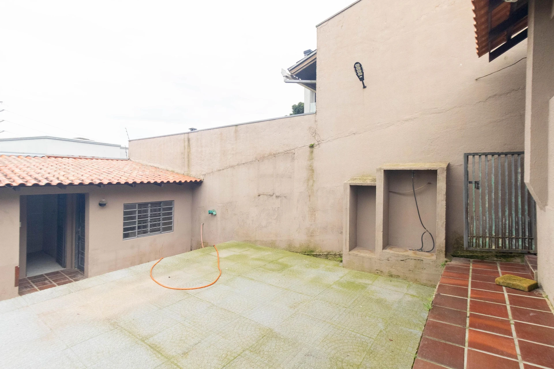 House, 195 m², with floor-to-ceiling windows — photo 12