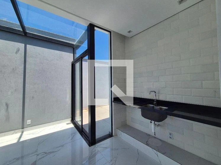 5-bedroom house with floor-to-ceiling windows — photo 23