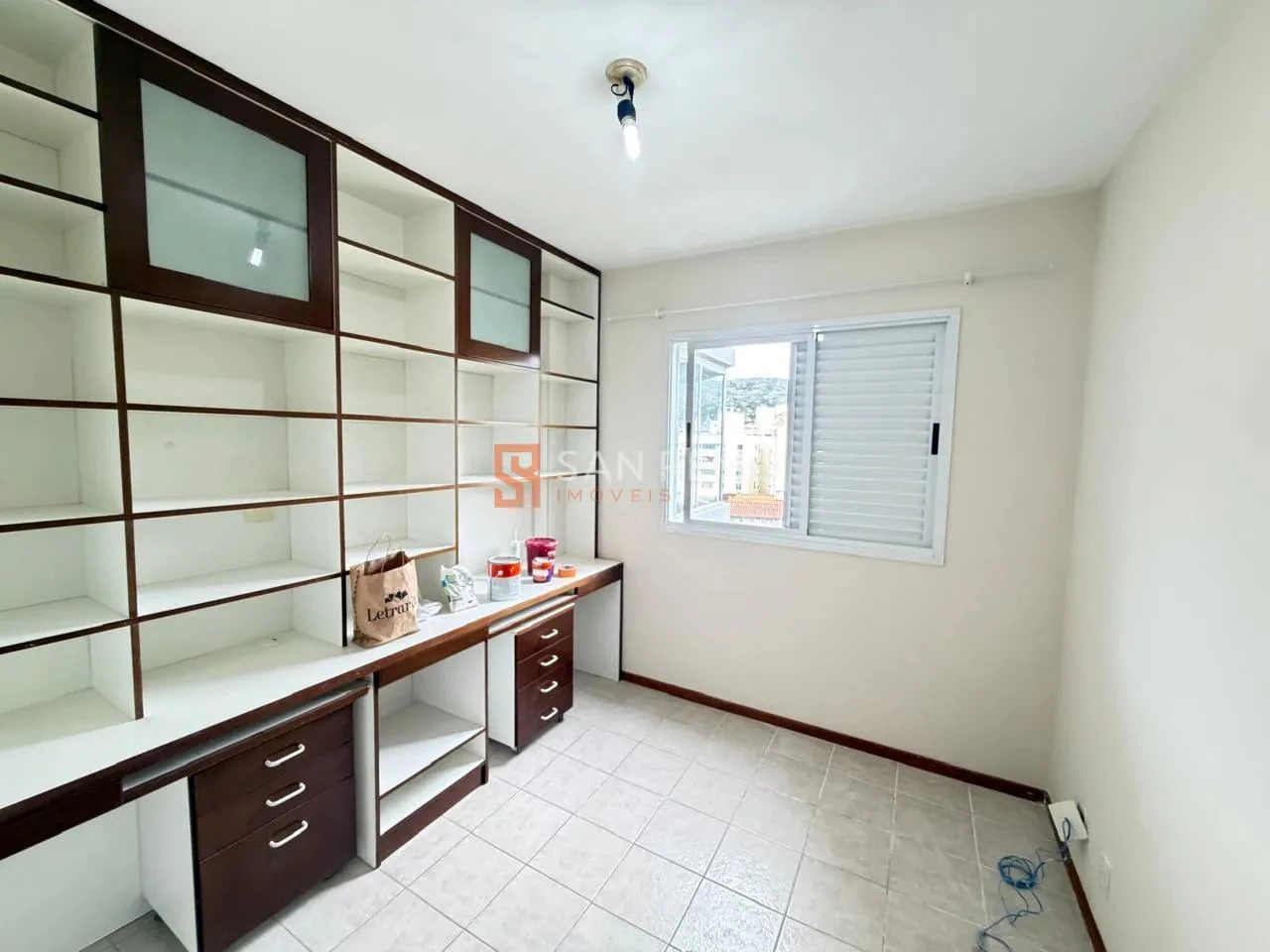 Glass-enclosed balcony in a 3-bedroom apartment, 92 m² — photo 8