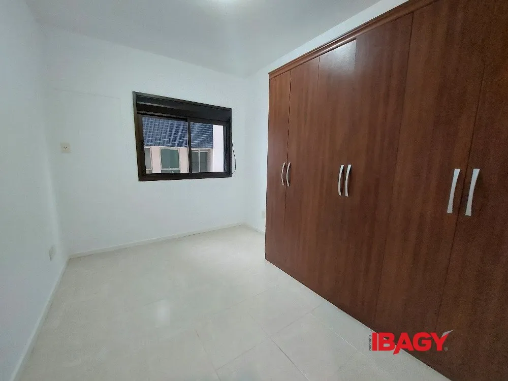 4-bedroom apartment with 2 en-suite baths and enclosed kitchen — photo 28