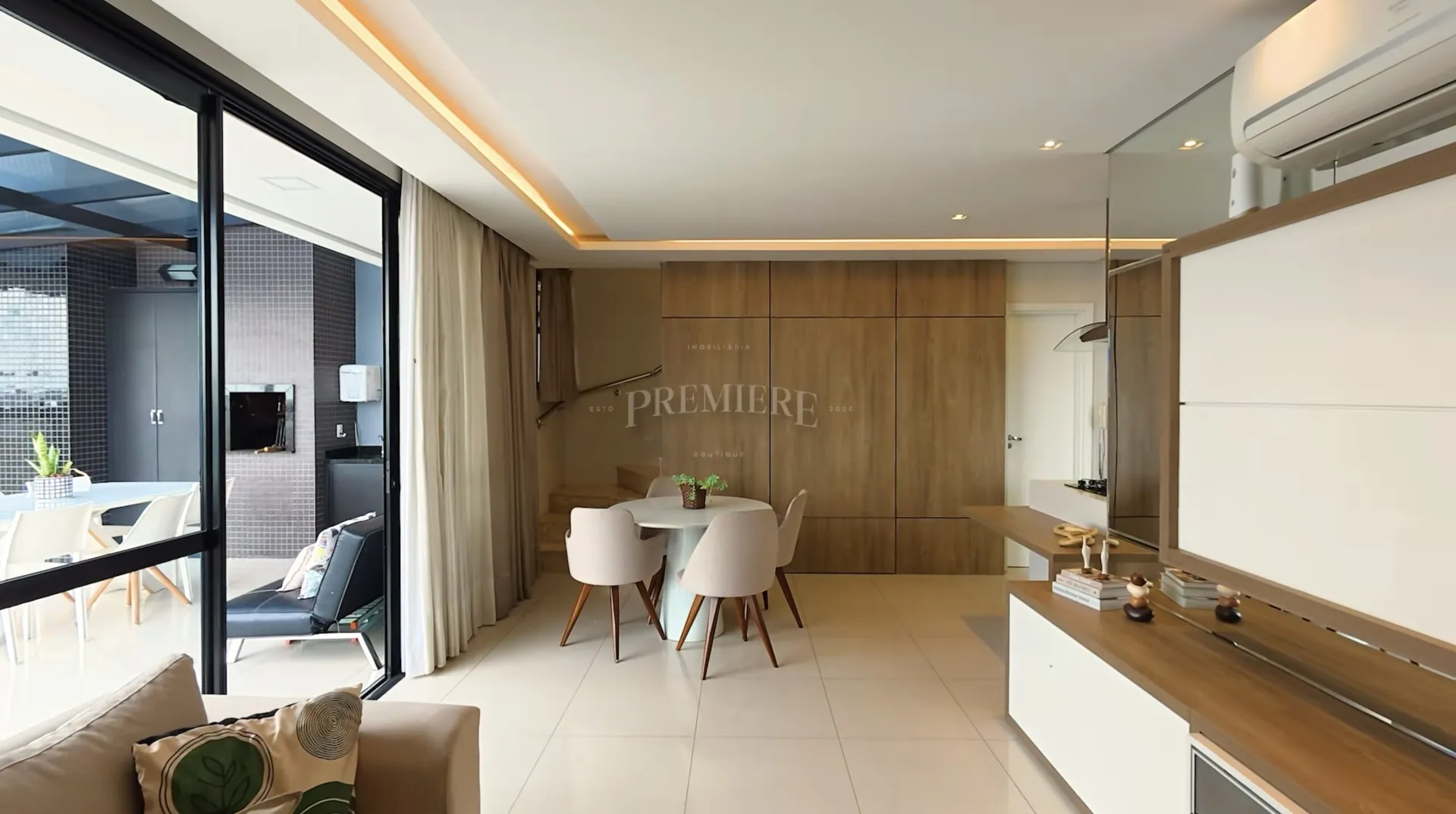 Furnished apartment, 150 m², with floor-to-ceiling windows — photo 8