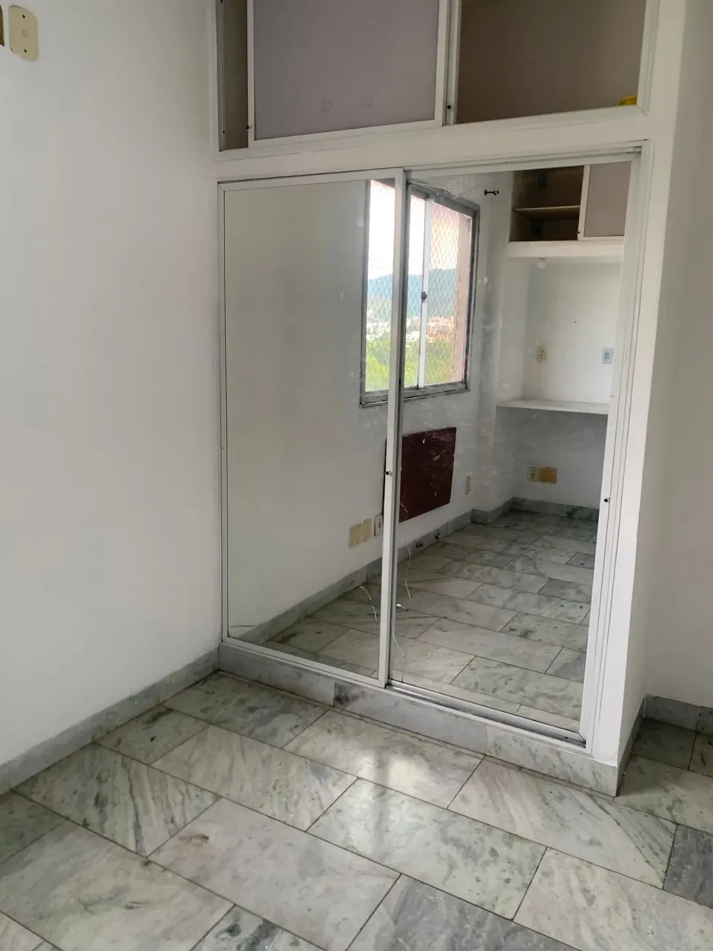 Apartment on the 11th floor with a mountain view — photo 10