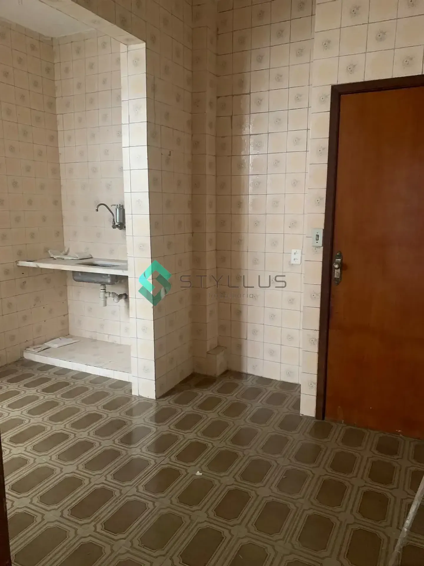 Apartment, 60 m², with wood or laminate floors — photo 2