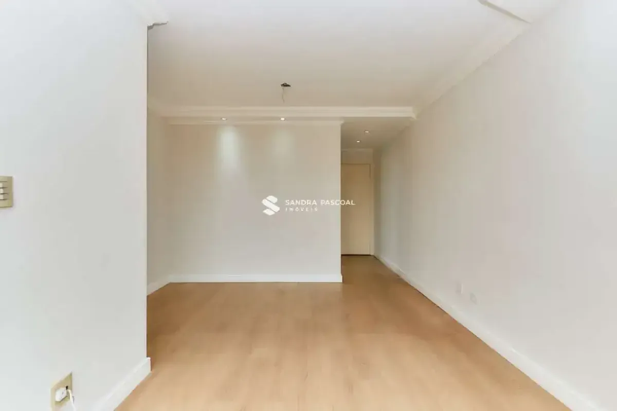 Wood or laminate floors in a one-bedroom apartment, 69 m² — photo 11