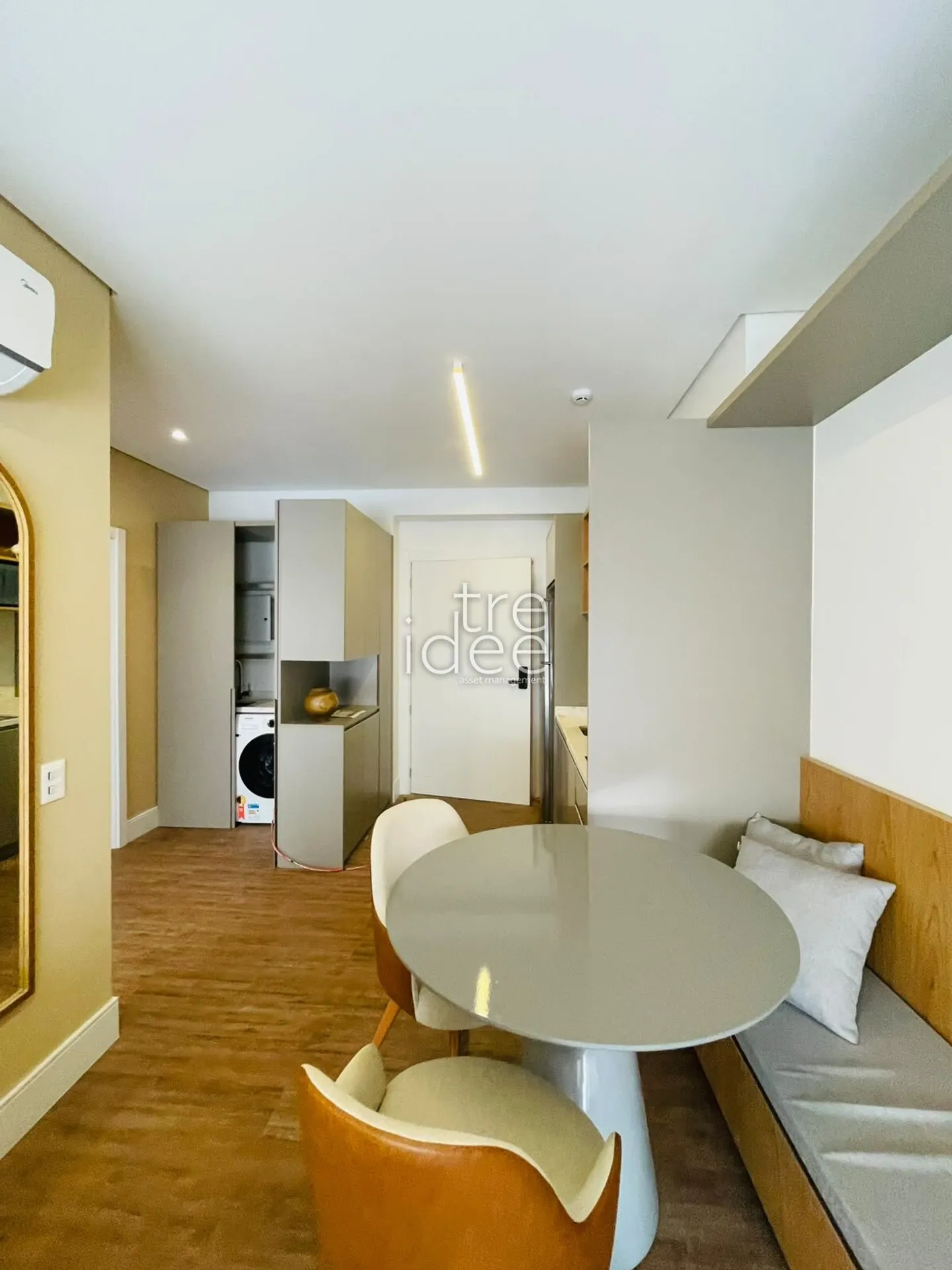 Furnished 1-bedroom apartment with an open-plan kitchen — photo 11