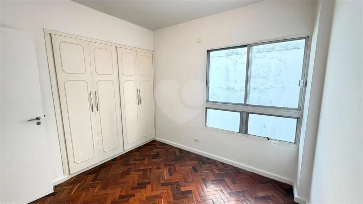 Wood or laminate floors in a 3-bedroom apartment, 91 m² — photo 4