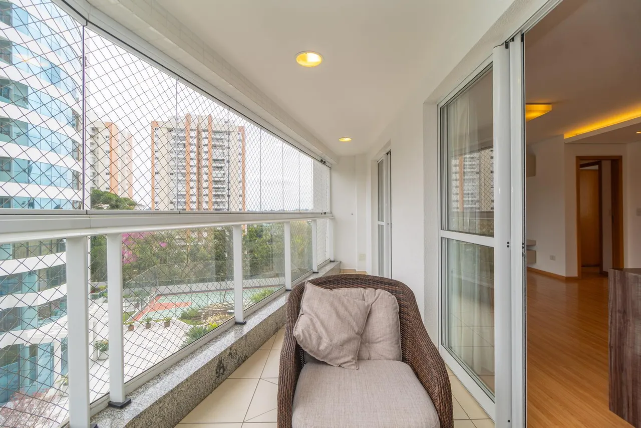 Unfurnished 3-bedroom apartment with glass balcony — photo 15