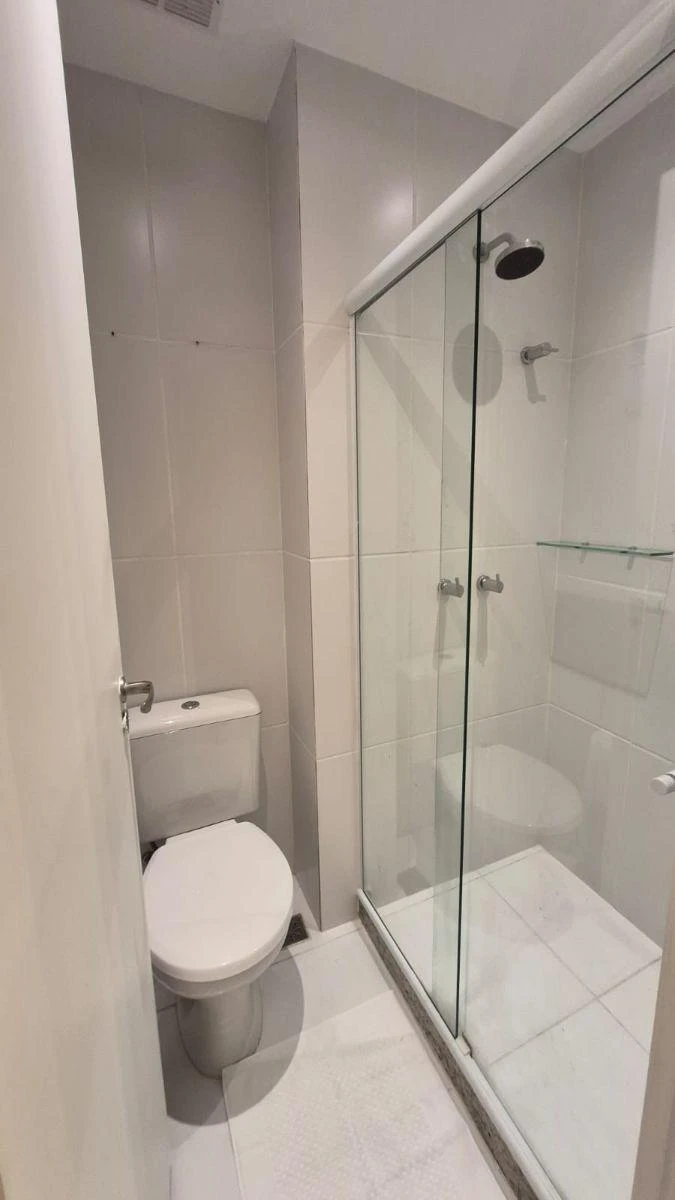 One-bedroom apartment in a building with a gym — photo 15