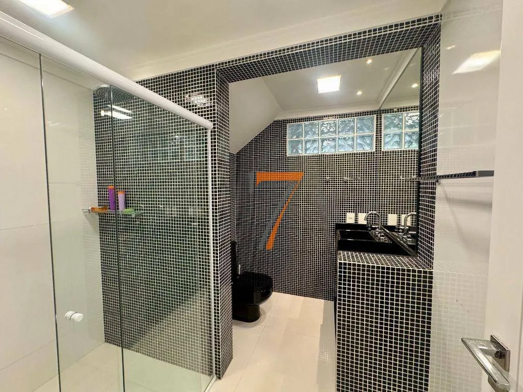 Furnished house with 8 bedrooms and 11 bathrooms — photo 51