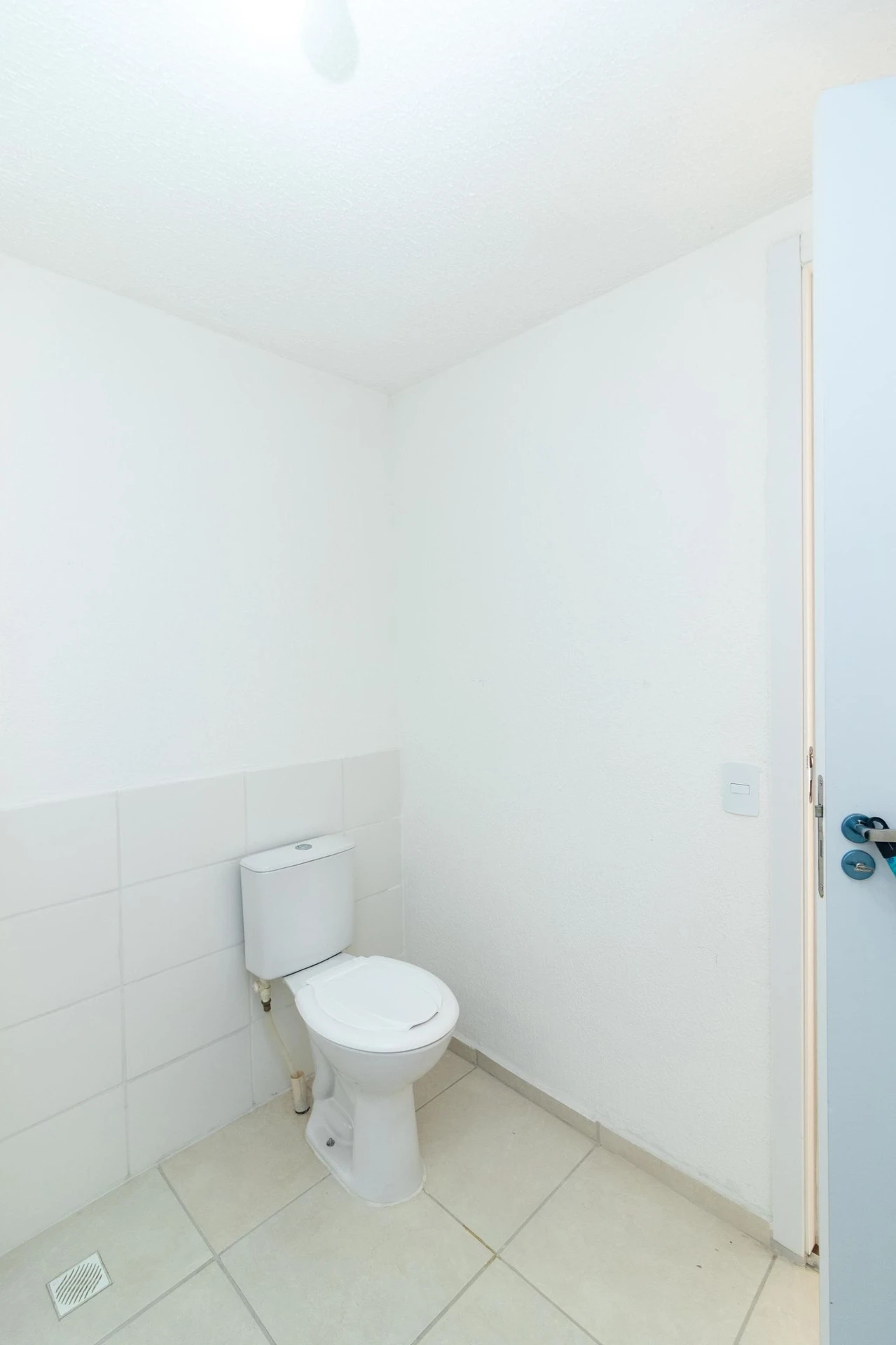 One-bedroom apartment in a building with a gym — photo 36
