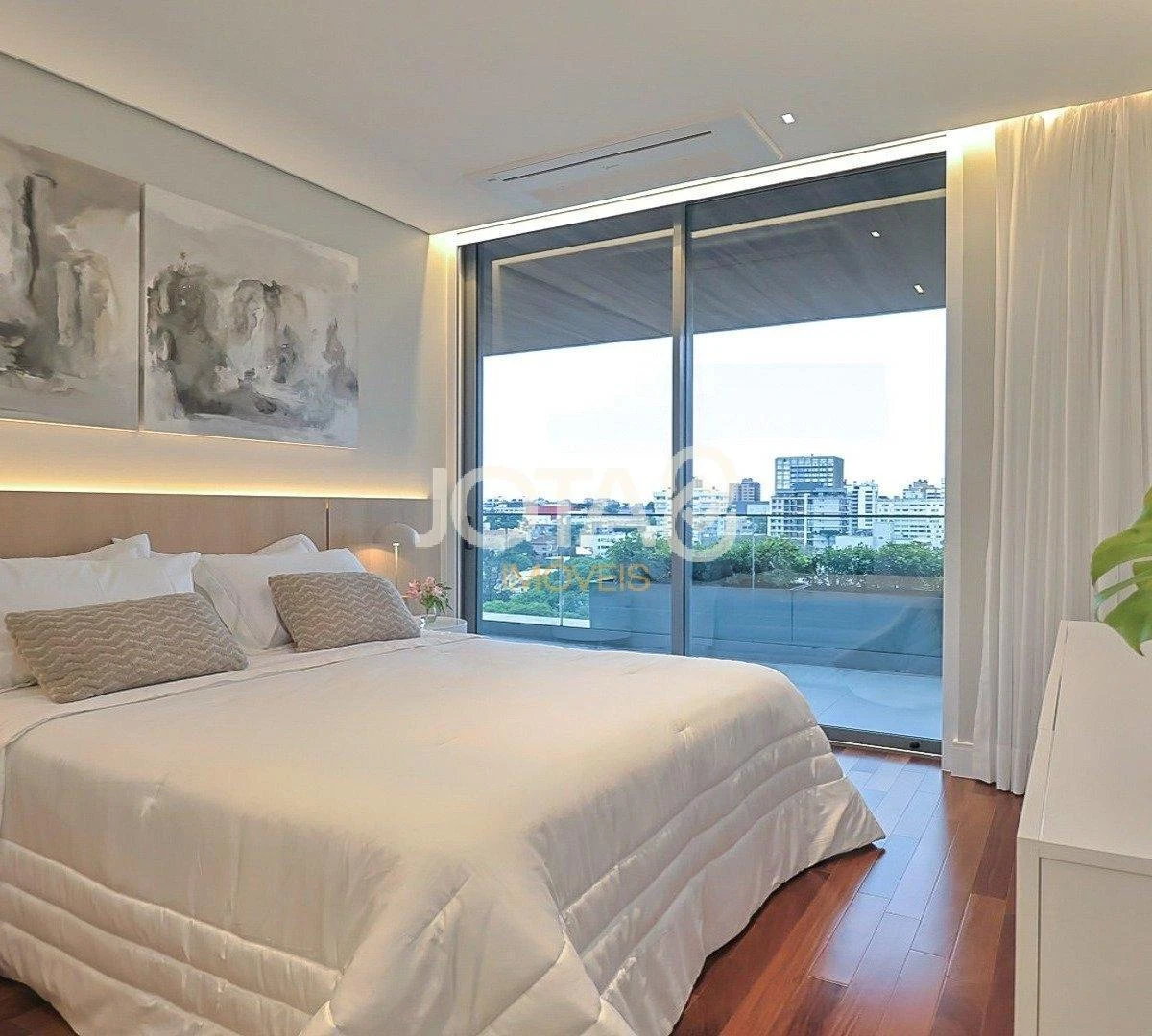 Furnished 195 m² apartment with 2 en-suite bedrooms — photo 39