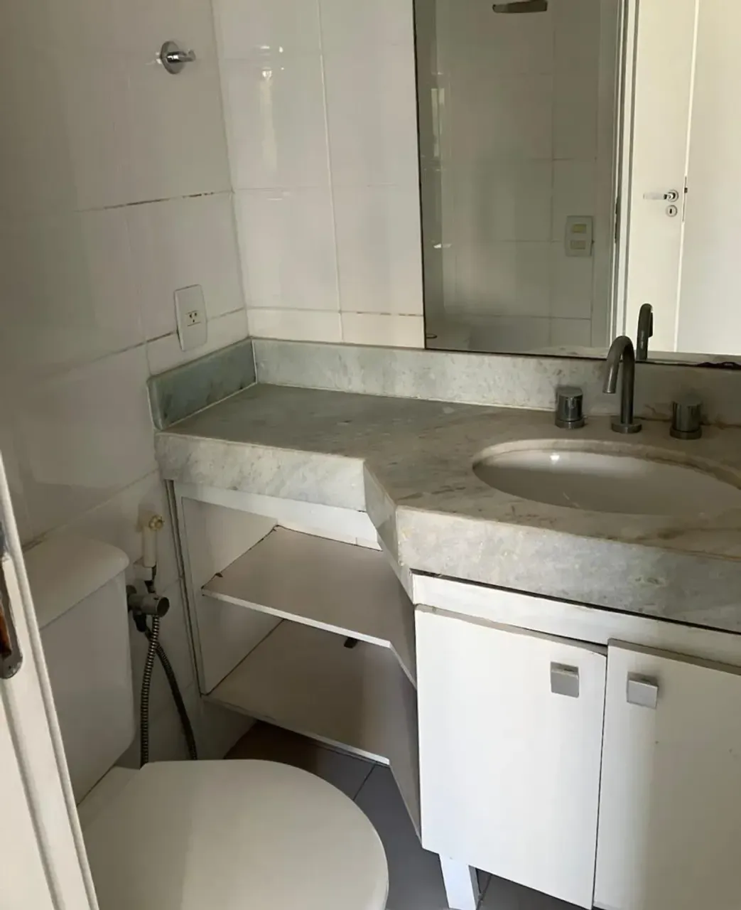 Apartamento com 2 quartos e cozinha separada com fogão — photo 17