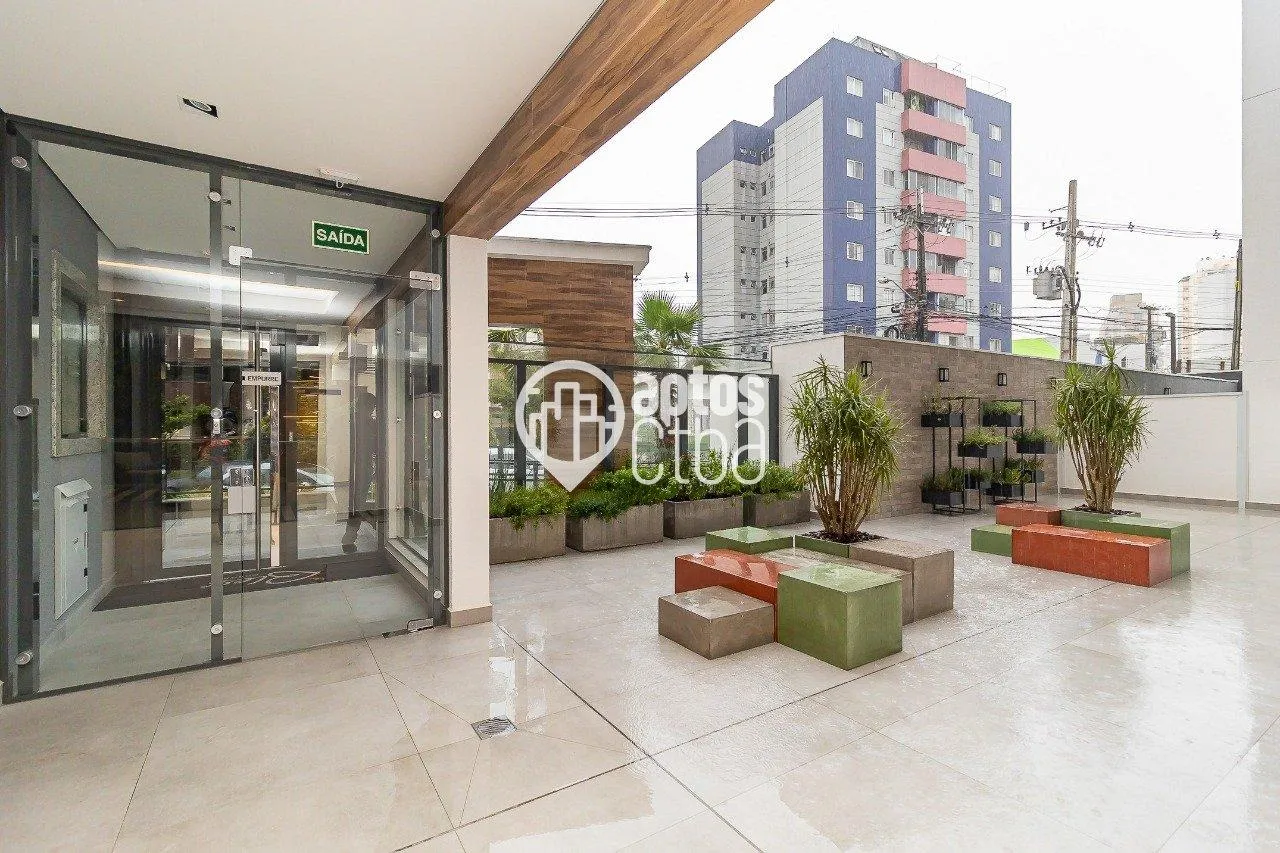 Glass-enclosed balcony in a 2-bedroom apartment, 81 m² — photo 28