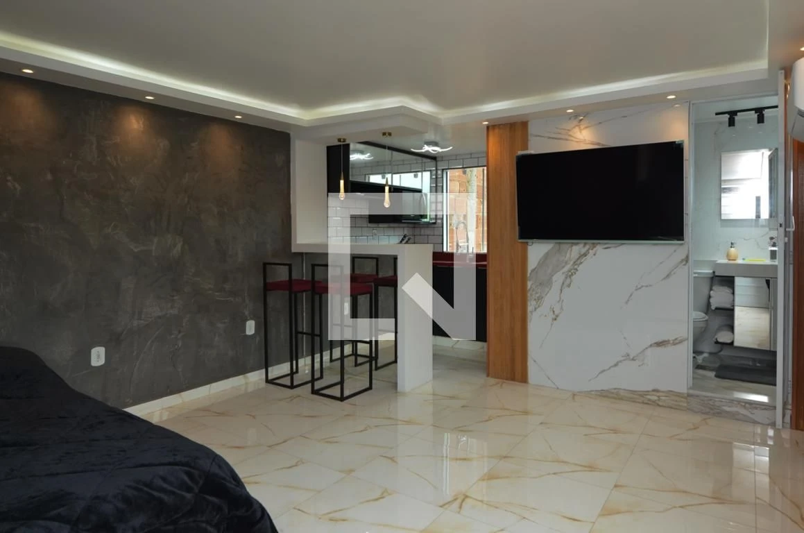 Apartamento de 1 quarto com cozinha aberta a gás