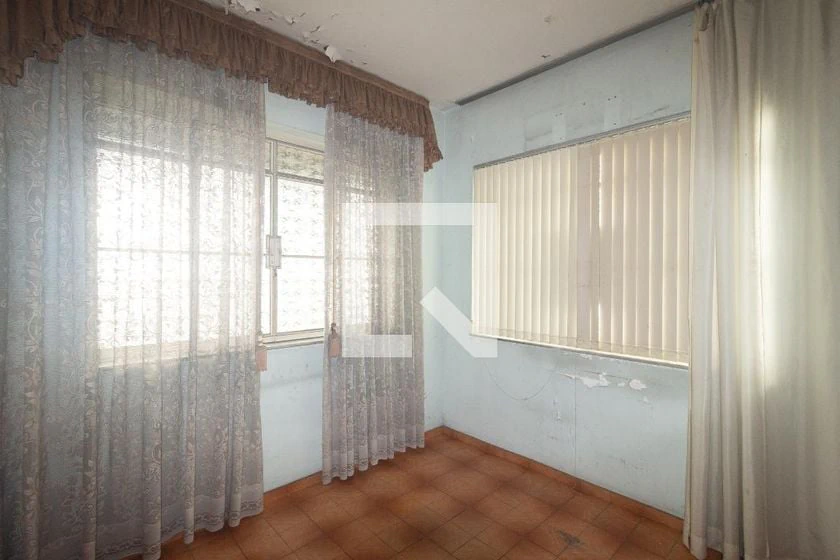6-bedroom house with a glass-enclosed balcony — photo 26