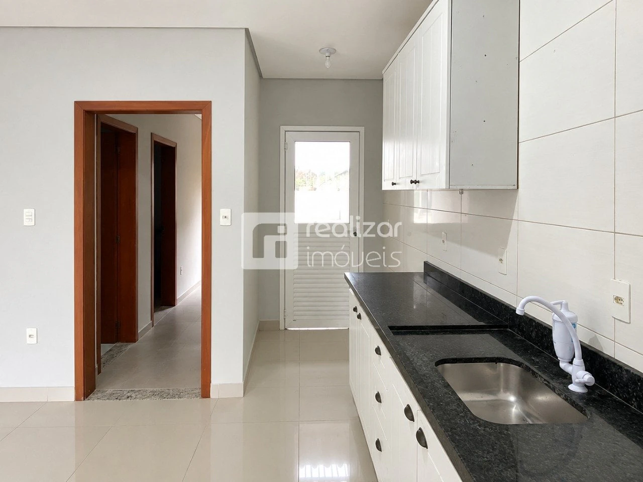 160 m² house with a bathtub and floor-to-ceiling windows — photo 5