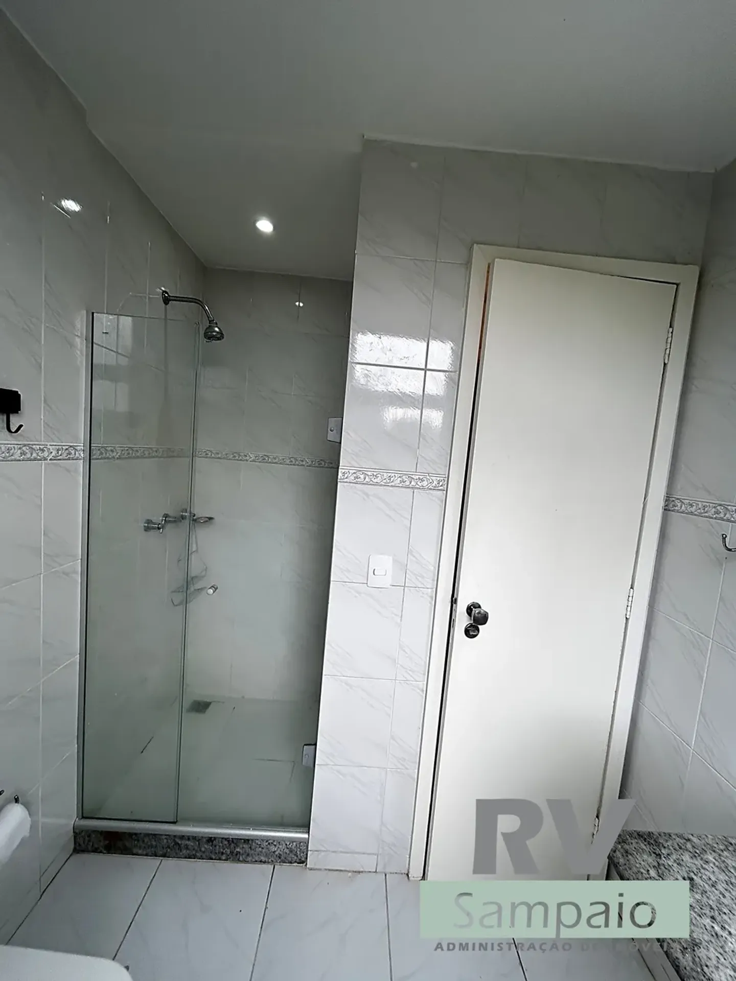 One-bedroom apartment with a mountain view in Rio de Janeiro — photo 10