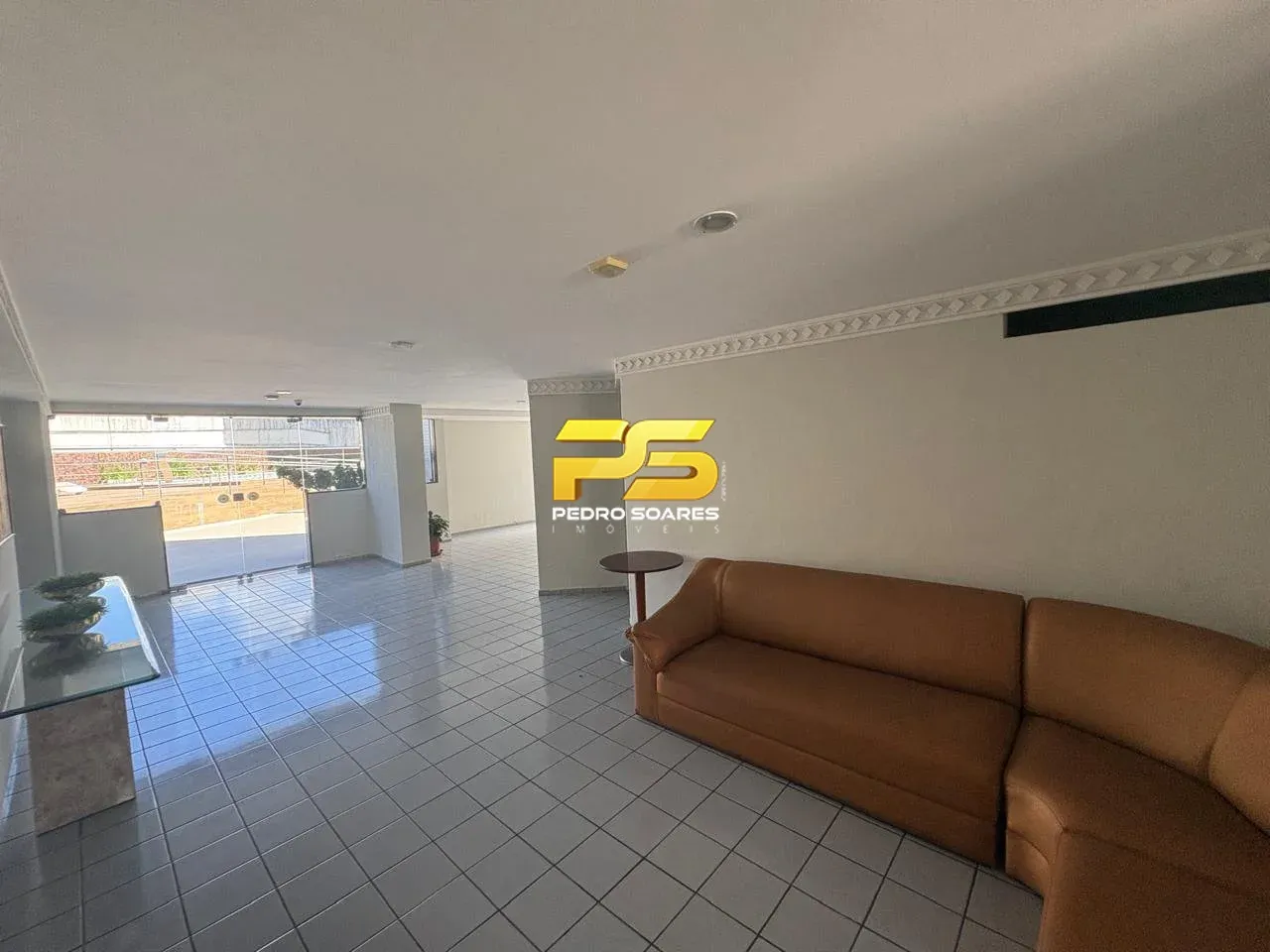 3-bedroom apartment in a building with a gym — photo 9