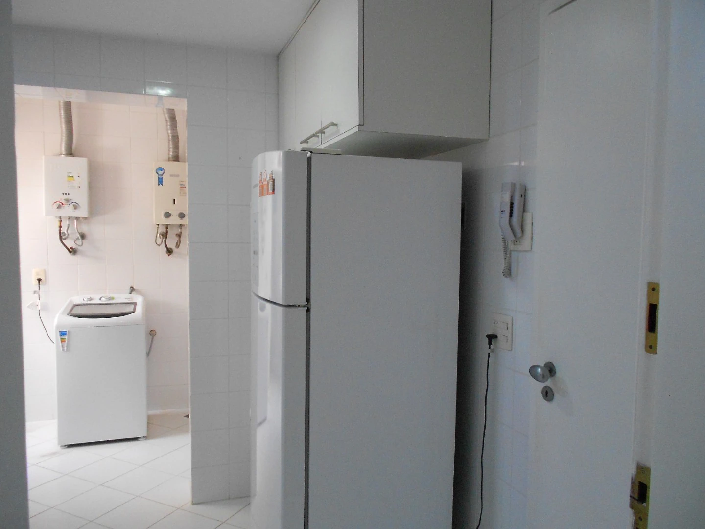 Furnished 3-bedroom apartment with balcony — photo 11