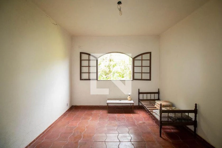 Furnished house with 4 bedrooms and 215 m² — photo 37