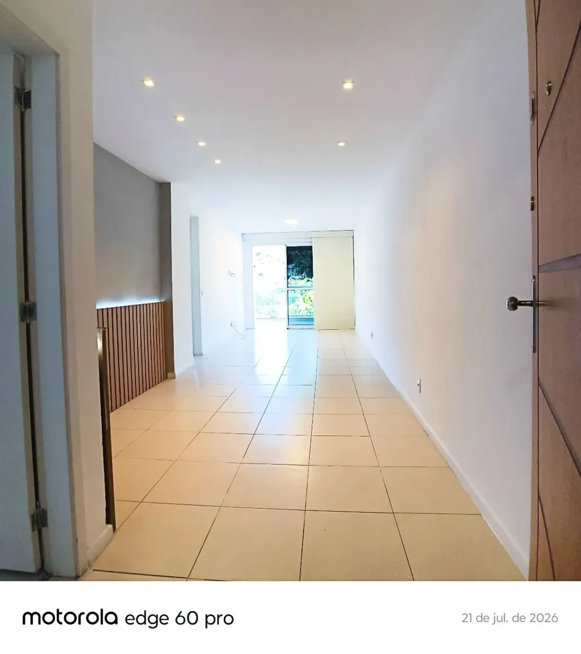Unfurnished 3-bedroom apartment with balcony and 105 m² — photo 16