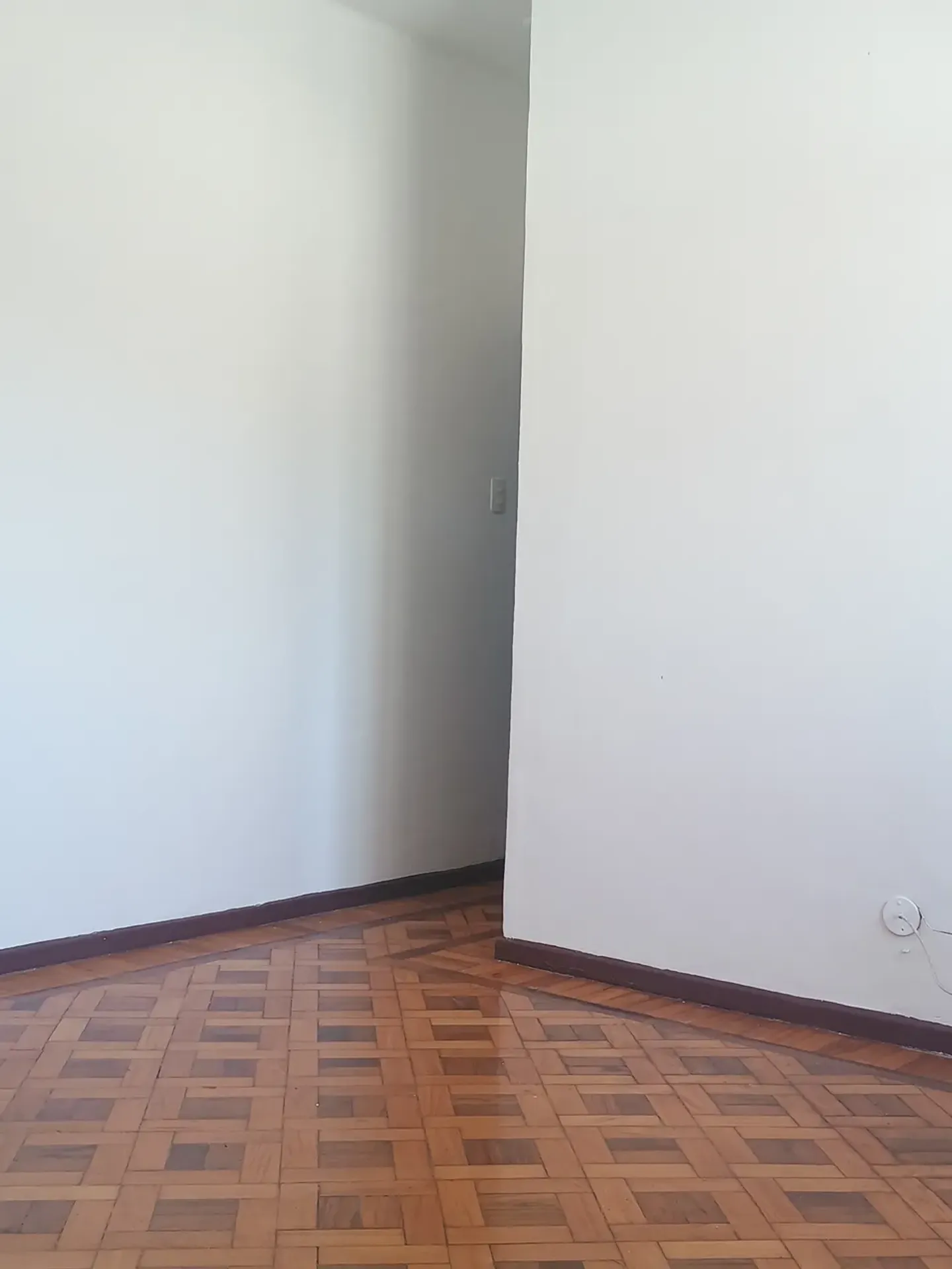 Apartment on the 3rd floor with wood or laminate floors — photo 4