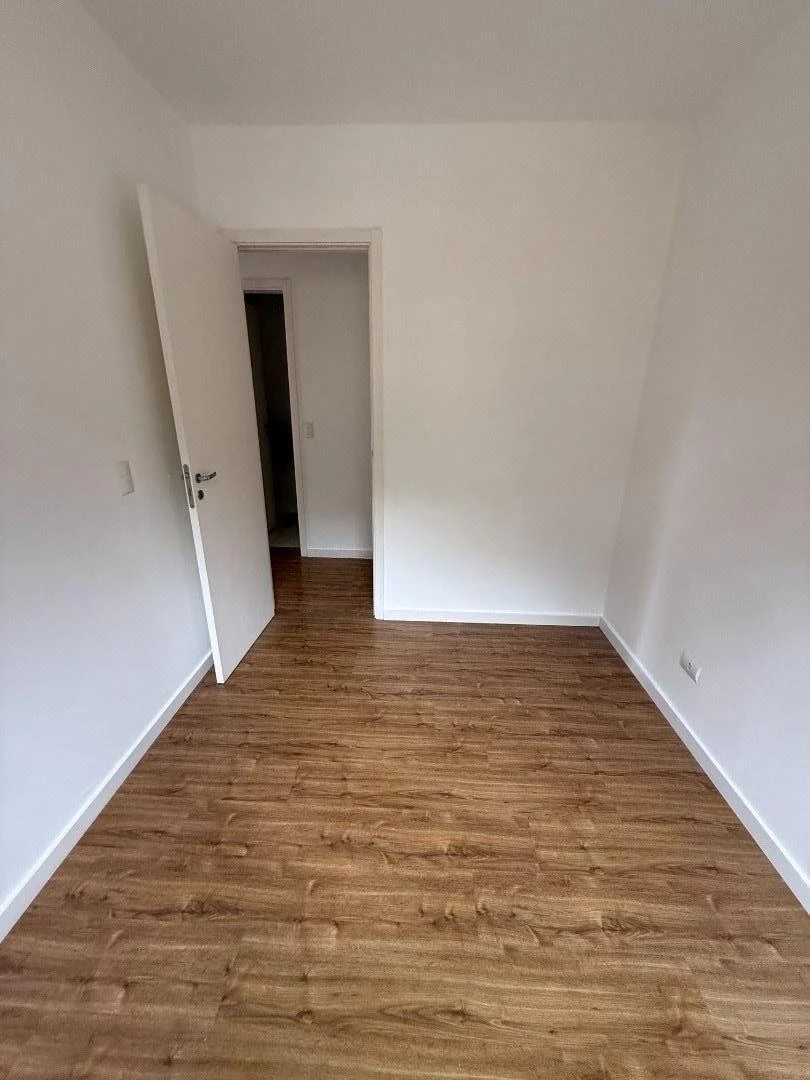 Wood or laminate floors in a 3-bedroom apartment, 65 m² — photo 9