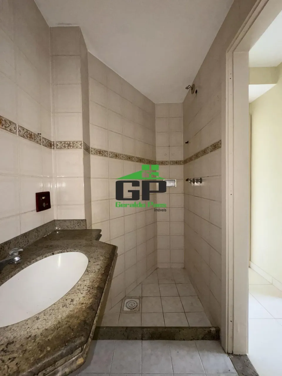Apartment with 2 bedrooms, balcony and 1 parking spot — photo 14