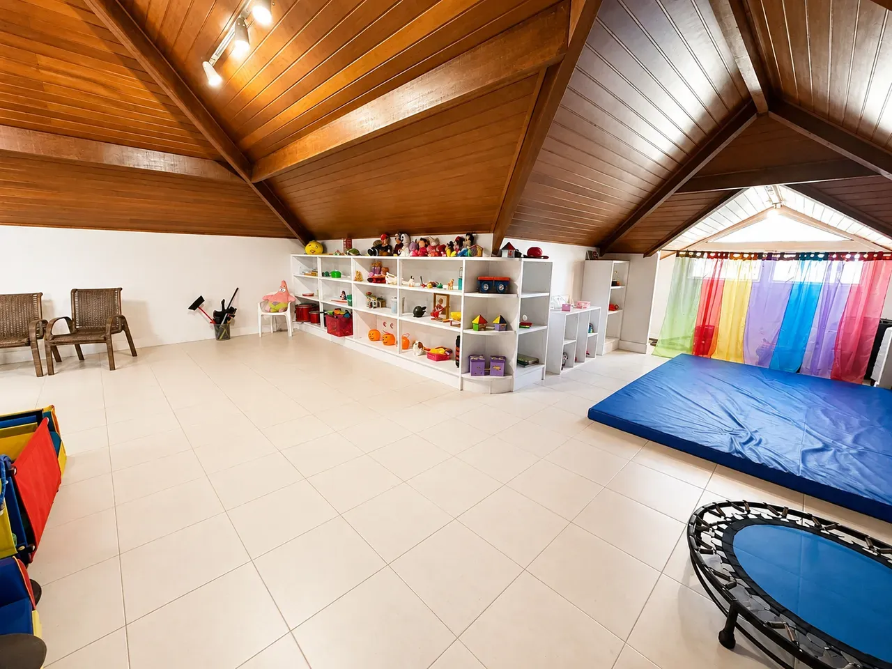 Furnished house with 4 bedrooms and 4 bathrooms — photo 25