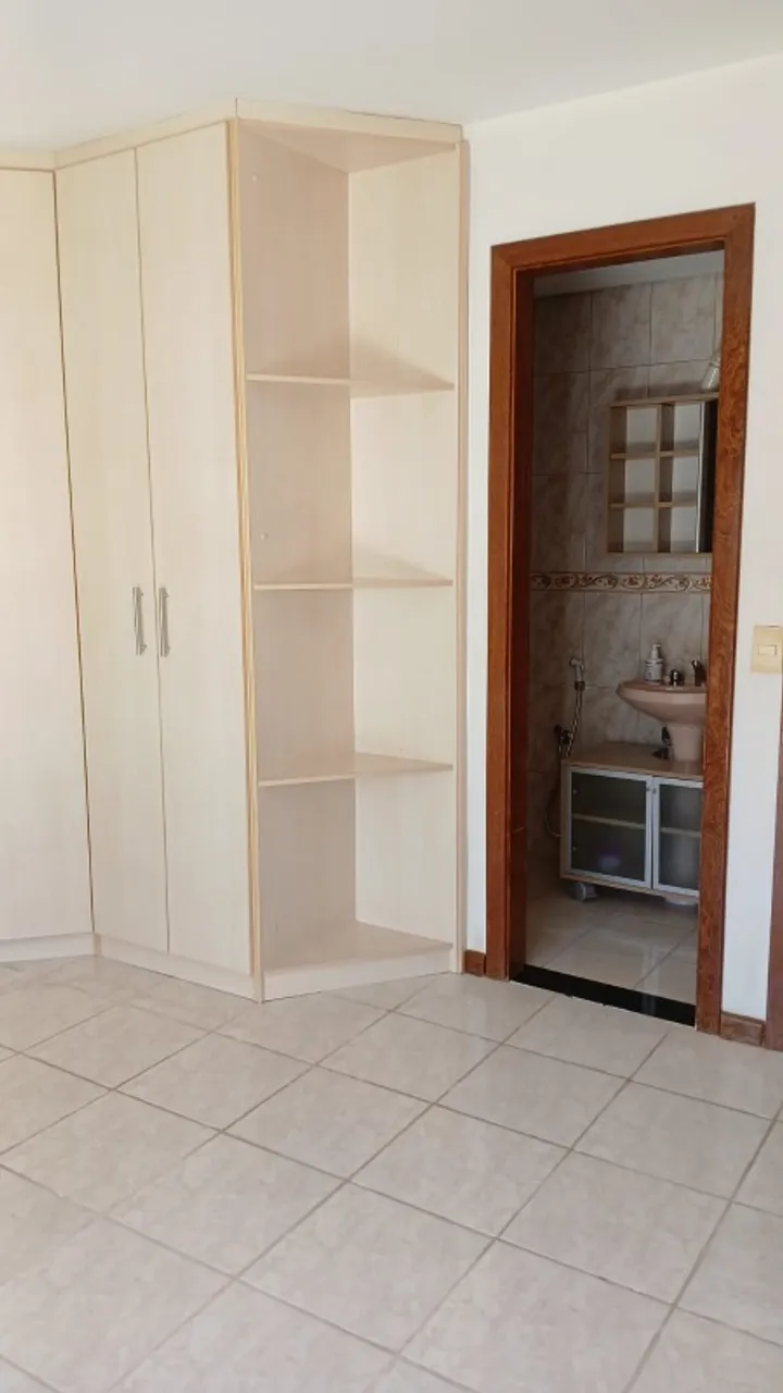 Unfurnished 2-bedroom apartment with 1 bathroom and parking — photo 3