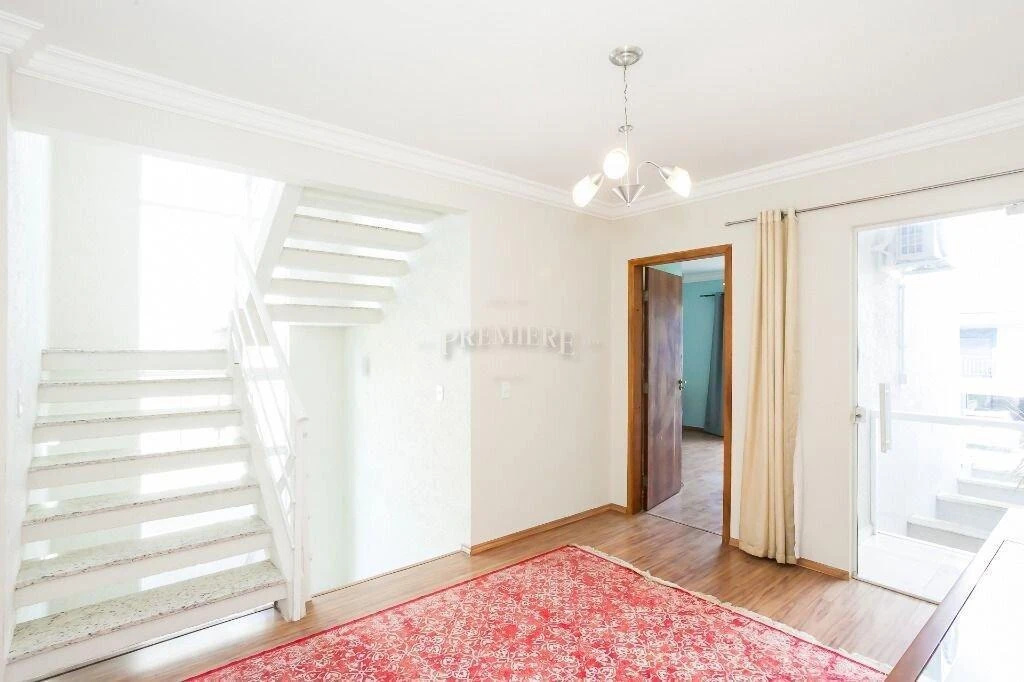 4-bedroom house with a walk-in closet in Curitiba — photo 42