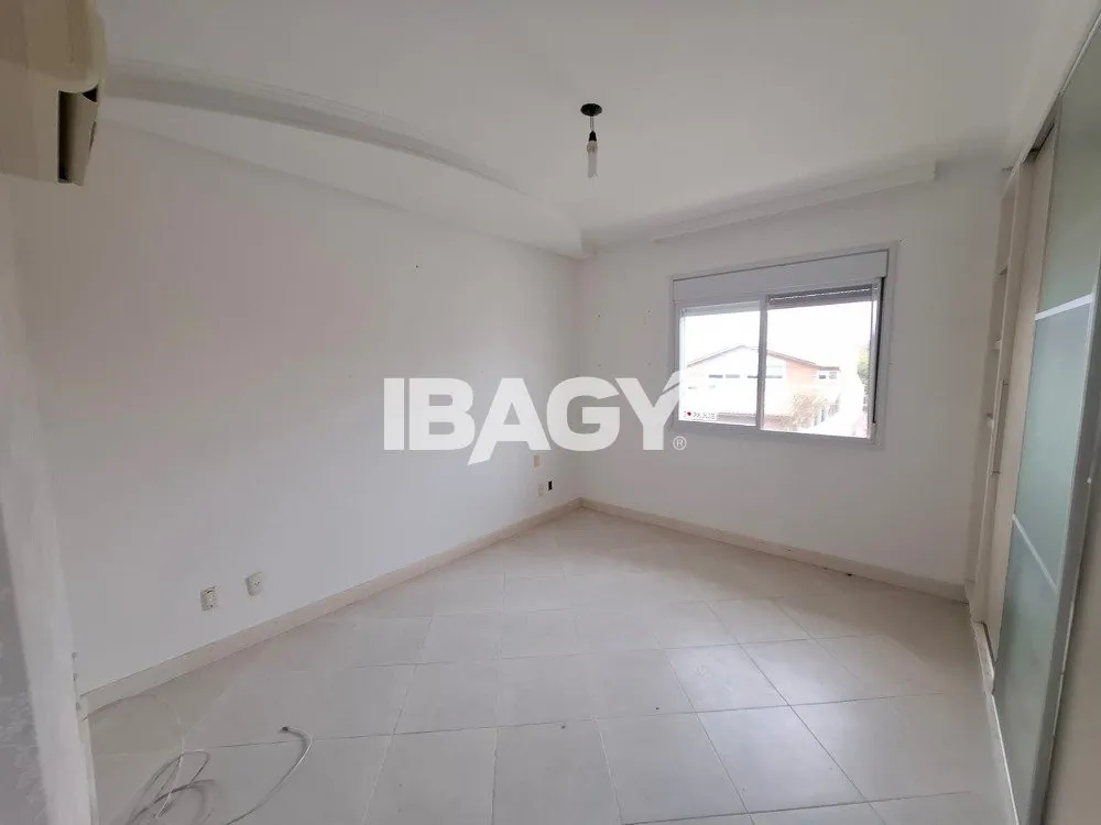4-bedroom house with 3 suites and 400 m² total area — photo 15