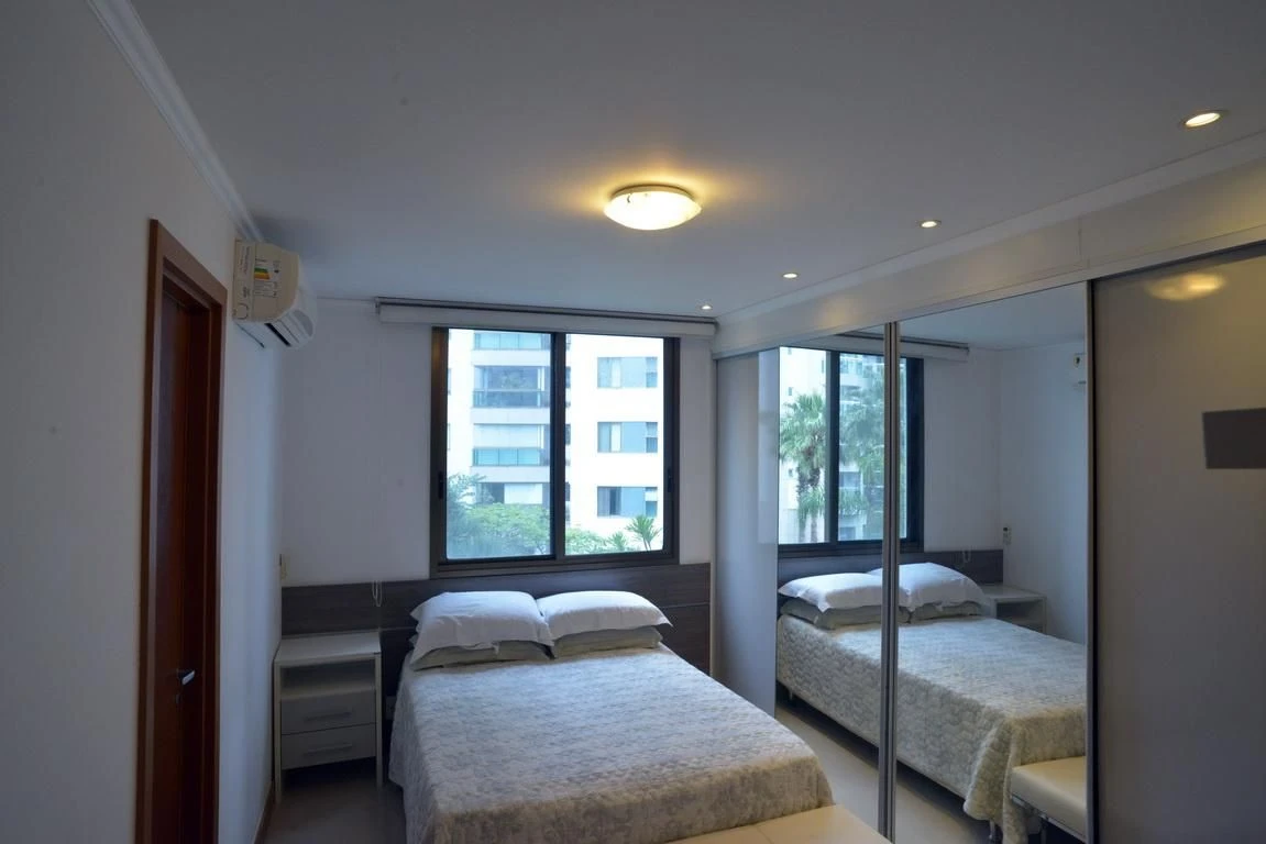 Jacuzzi in a 4-bedroom apartment, 233 m²