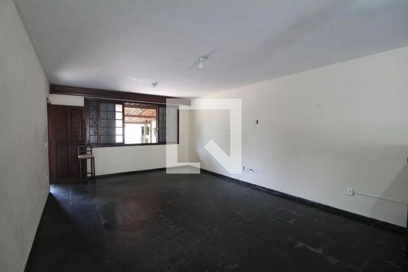 265 m² house with a home office and a bathtub — photo 24