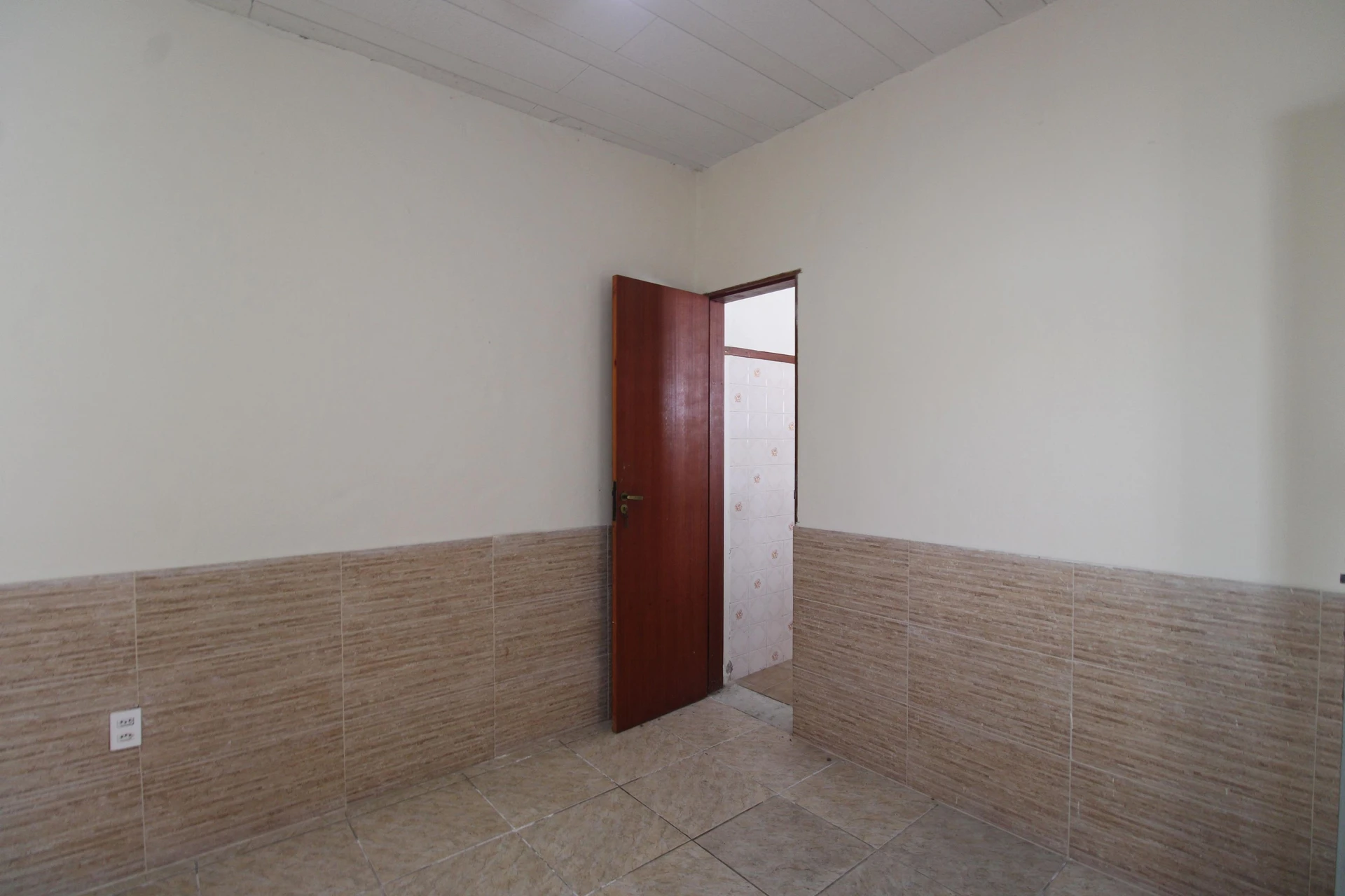 Unfurnished house with 3 bedrooms, 2 bathrooms and garden — photo 37