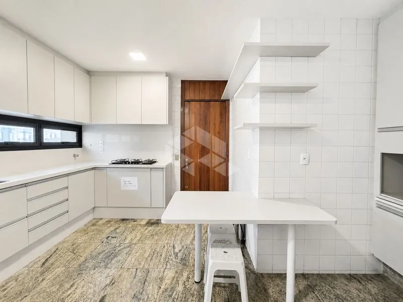 Departamento de 4 dormitorios con ventanales de piso a techo — photo 11