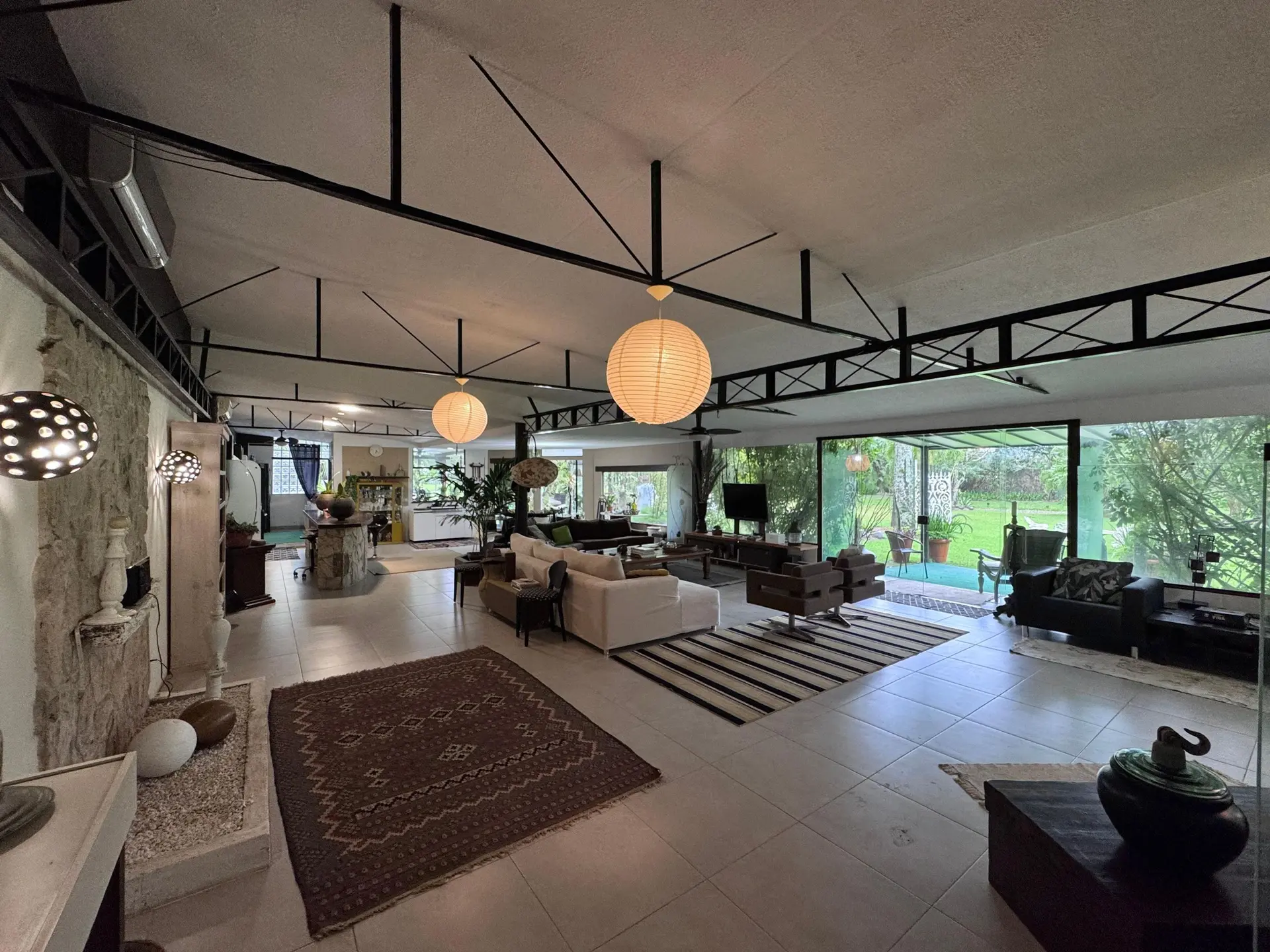 Casa para locação com 3 suítes e jardim privativo