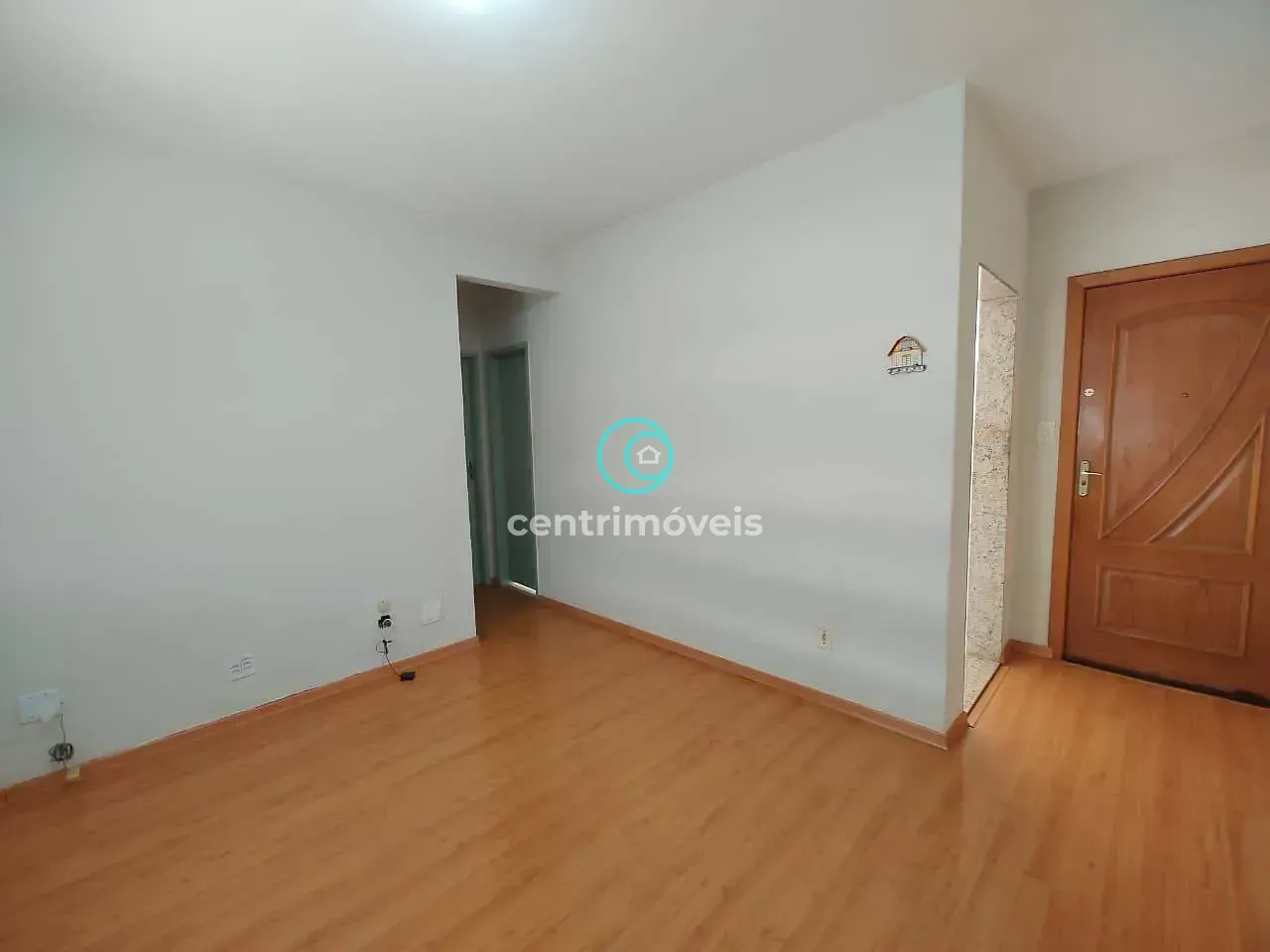 Wood or laminate floors in a 2-bedroom apartment, 50 m² — photo 14