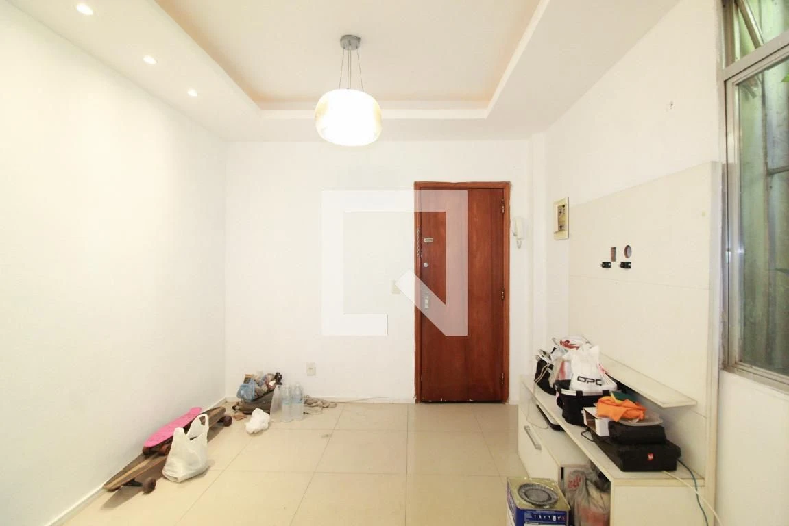One-bedroom apartment with a washing machine