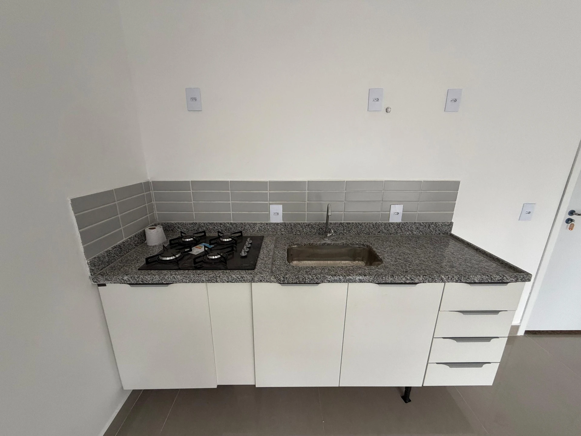 Apartamento amueblado de 1 dormitorio y cocina integrada — photo 34