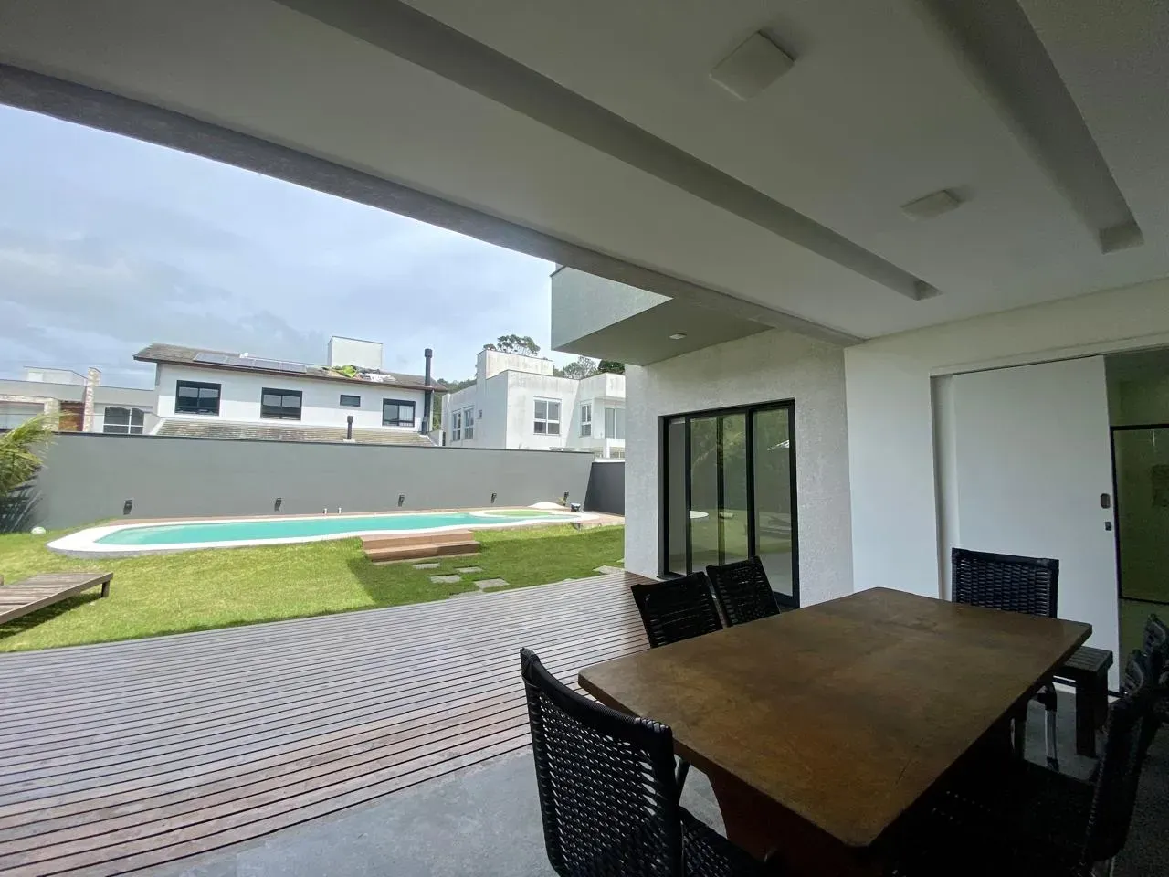 240 m² house with a garden and a bathtub — photo 7