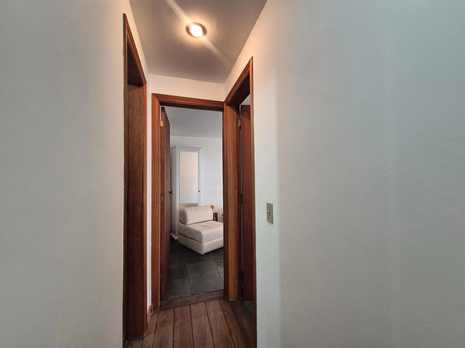 Glass-enclosed balcony in a 2-bedroom apartment, 84 m² — photo 39