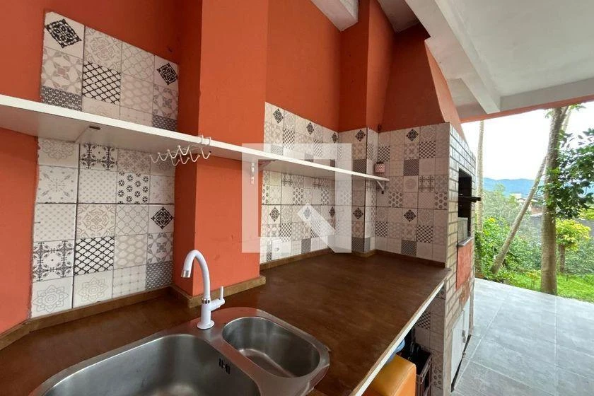 Balcony with a grill in a 3-bedroom house, 100 m² — photo 2