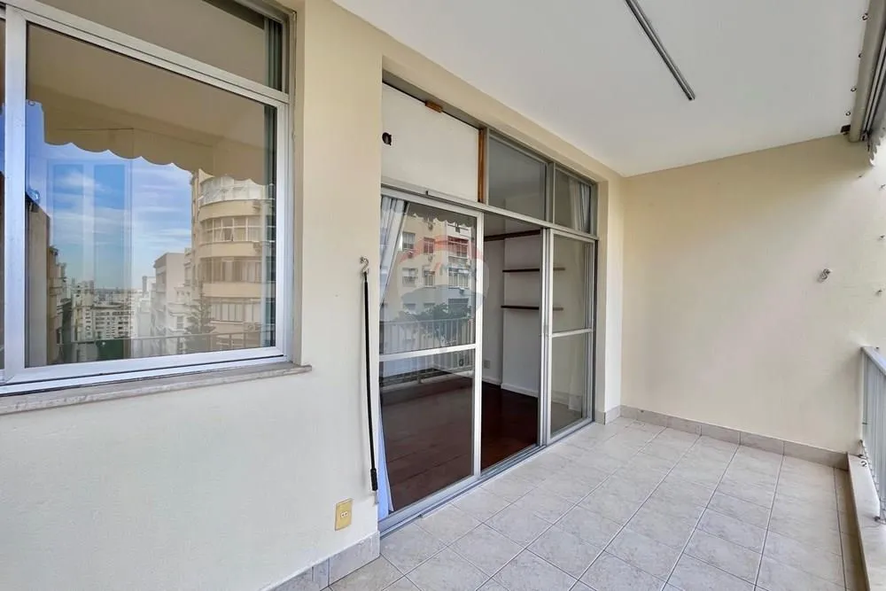 3-bedroom apartment with a mountain view in Rio de Janeiro — photo 40