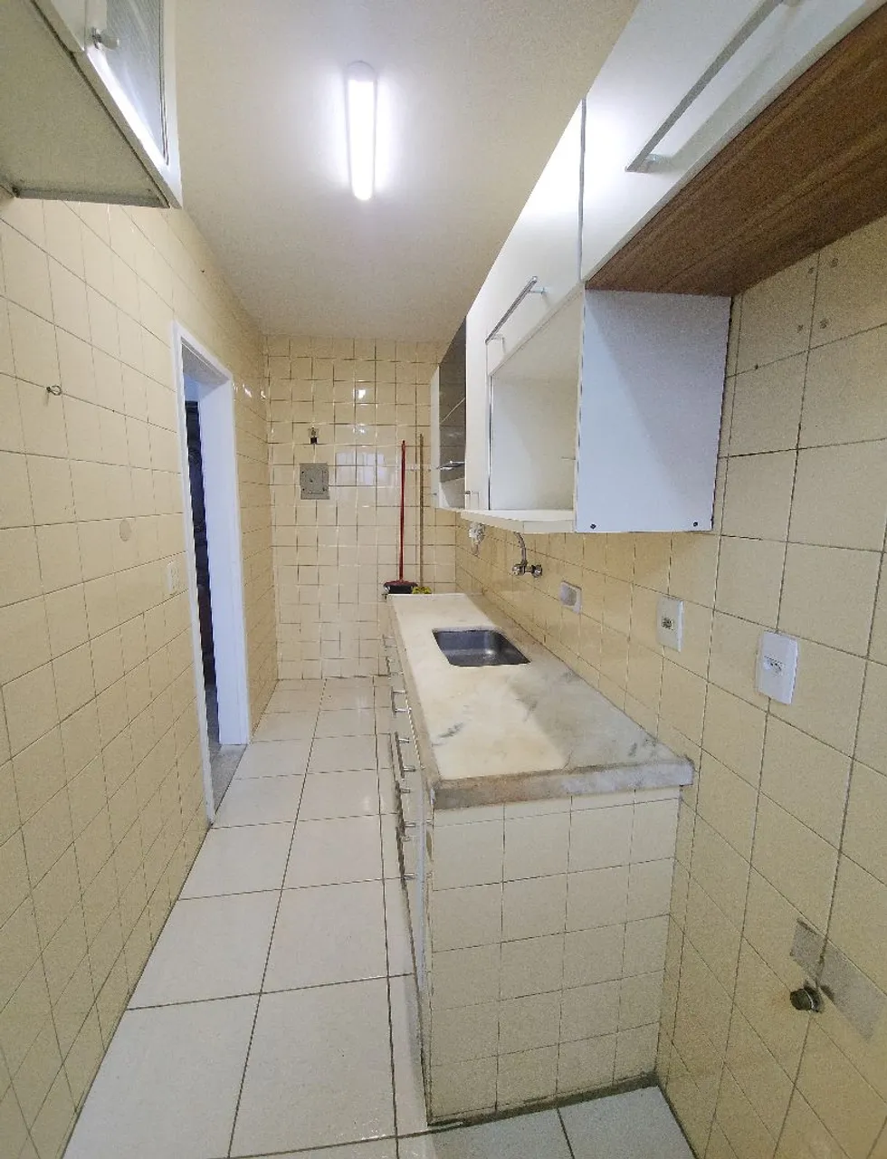 2-bedroom apartment in a building with a gym — photo 3