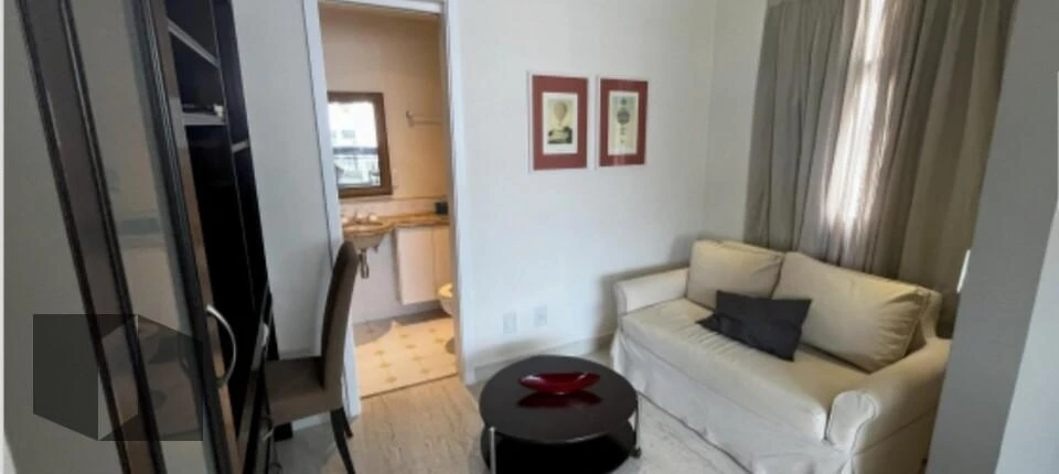 4-bedroom apartment in a building with a pool — photo 9