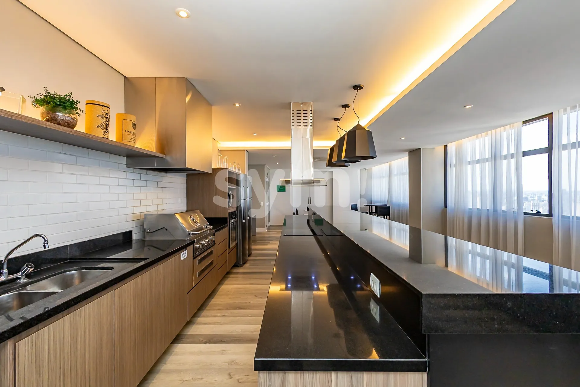 Furnished 2-bedroom apartment with a balcony grill — photo 35