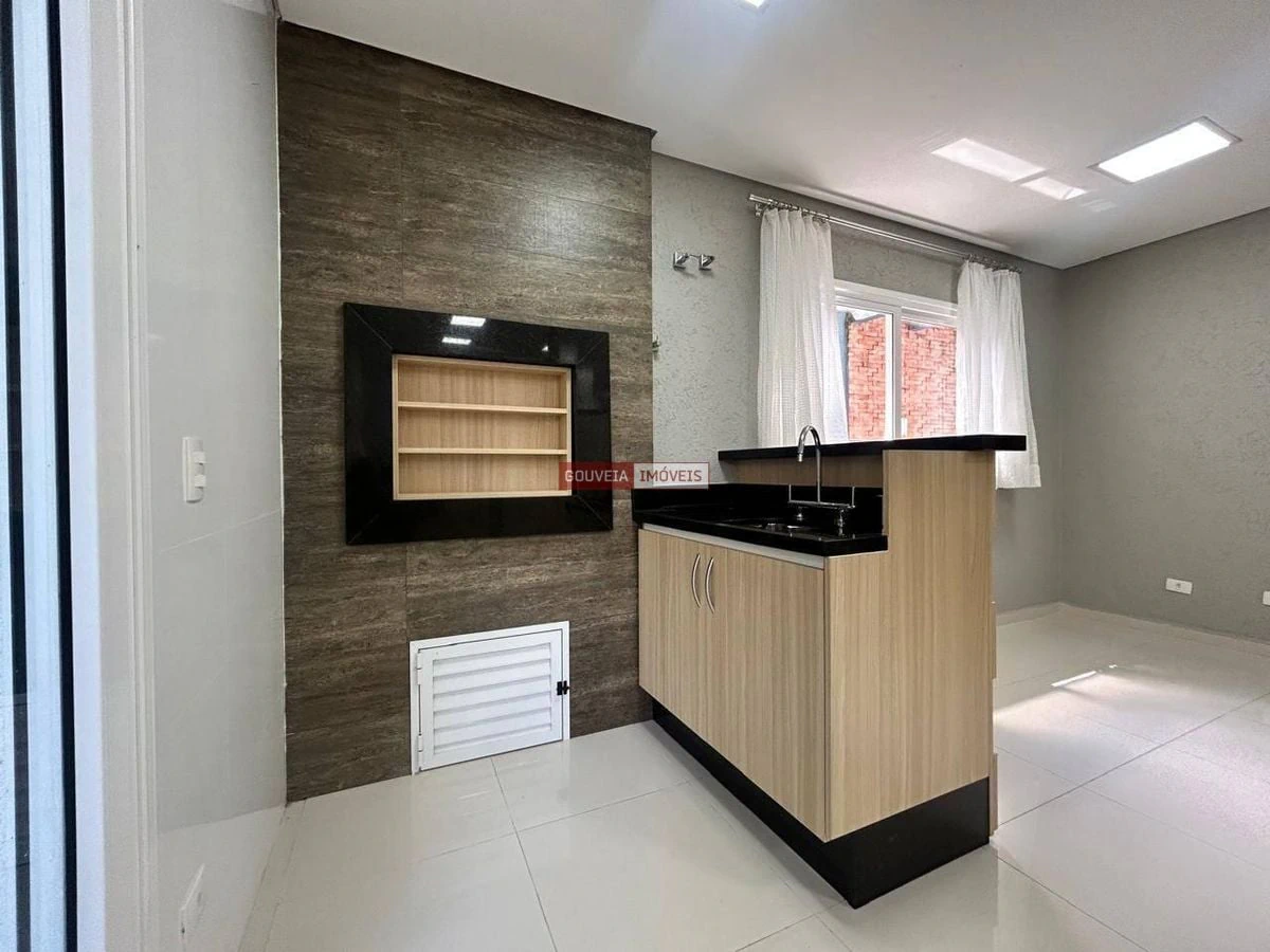 Casa sem mobília de 3 quartos, 3 suítes e 295 m²