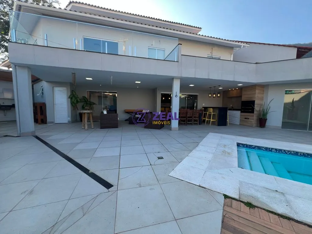 Casa de 280 m² com janelas do piso ao teto e varanda gourmet — photo 6