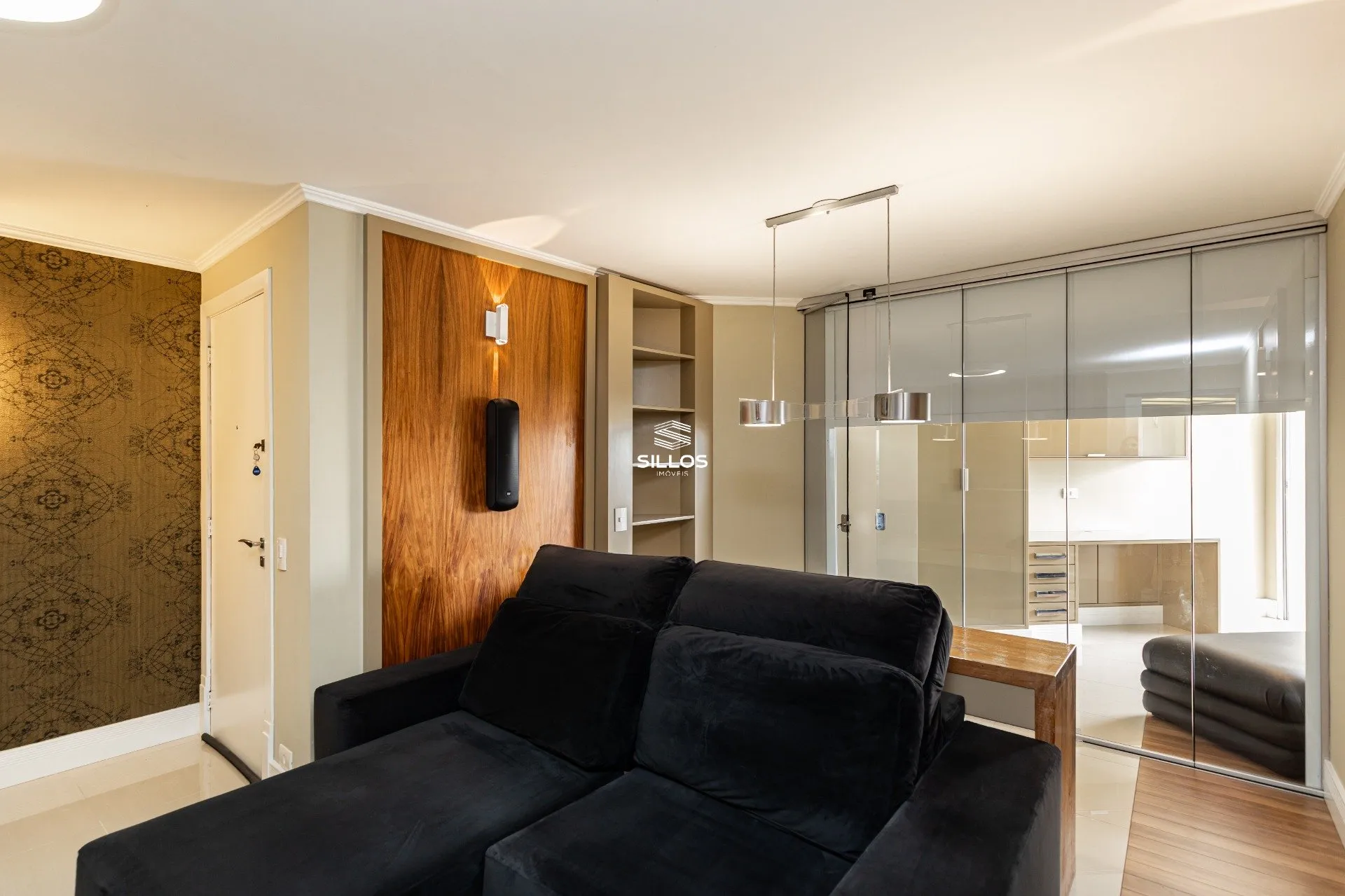 121 m² apartment with a glass-enclosed balcony and a bathtub — photo 12